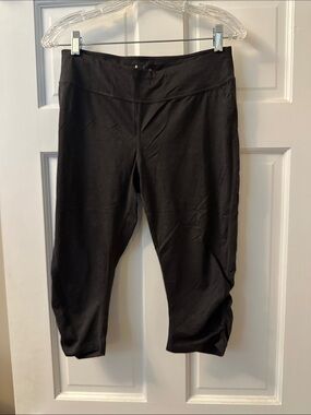 Aspire Black Capri Leggings